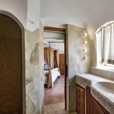 5br By Couelle Abbiadori